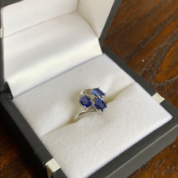 14Kt white gold diamond and sapphire ring - Picture 4 of 4